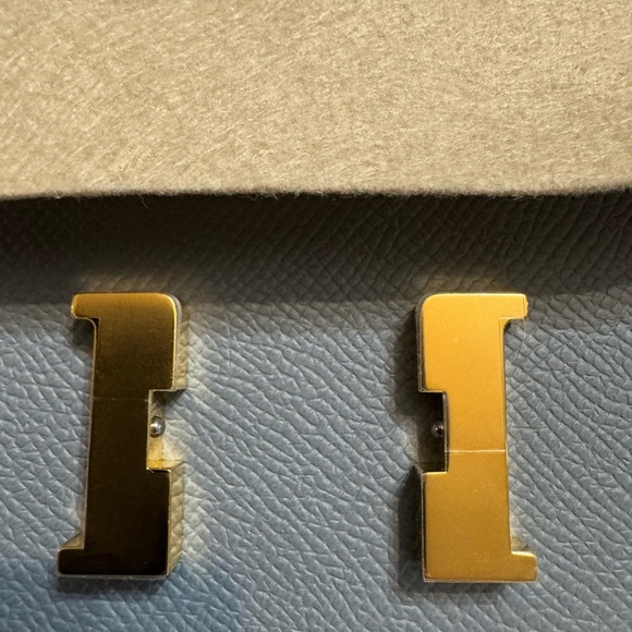 Hermes(GRIS PATINA) Constance Slim wallet/clutch/crossbody
NWT’s
NEW IN BOX
314 - Picture 4 of 10